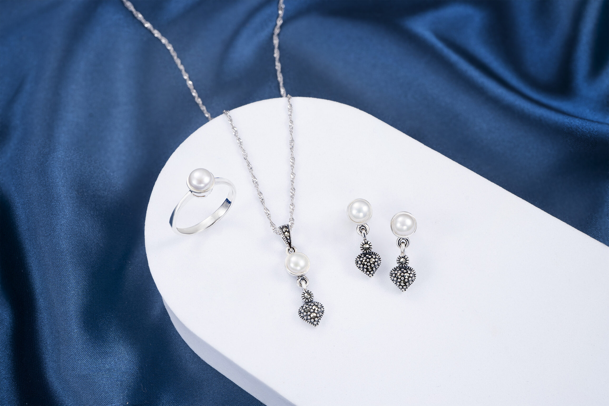 SILVER JEWELLERY TREND